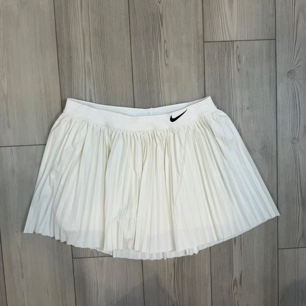 Nike DX1404-100 Dri-Fit Pleated Club Tennis Skort White Womens Large